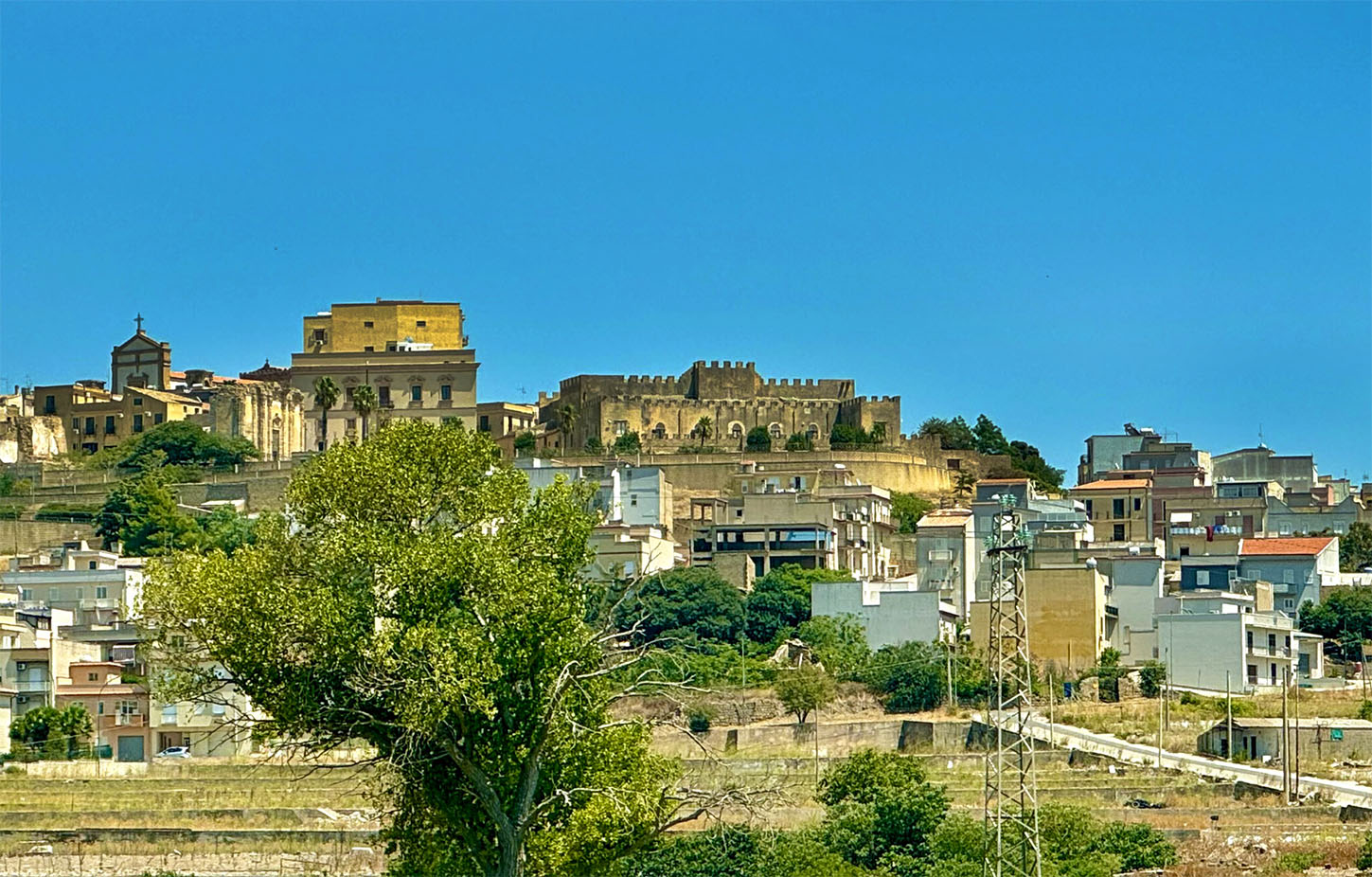 Partanna, panoramica con Vastello Grifeo e la parte superiore della Chiesa Madre